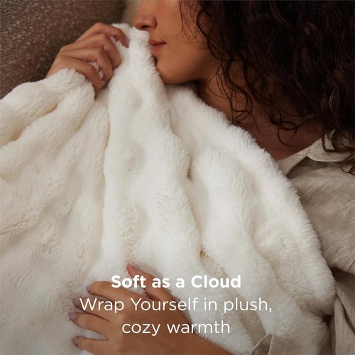 Bedsure 3D Fleece Bubble Blanket - GentleSoft White Spring Throw for Sofa | Cozy Lightweight 50"×60" Gift