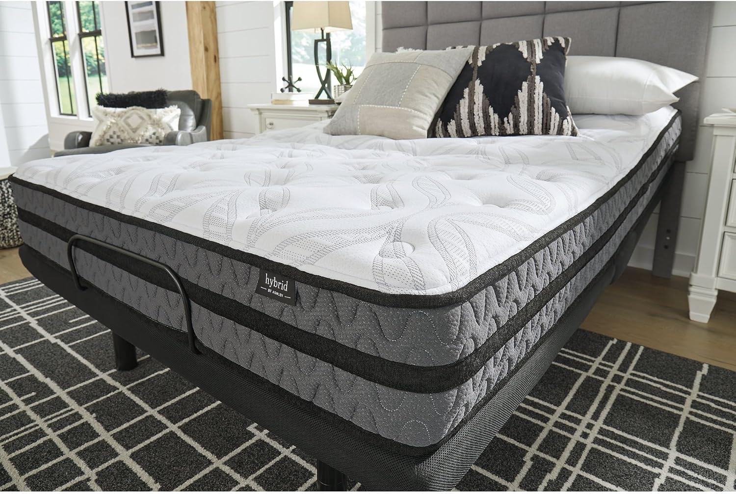 Signature Design by Ashley Queen Gel Memory Foam Mattress - 10 Inch Pocketed Hybrid for Pressure Relief & Lumbar Support