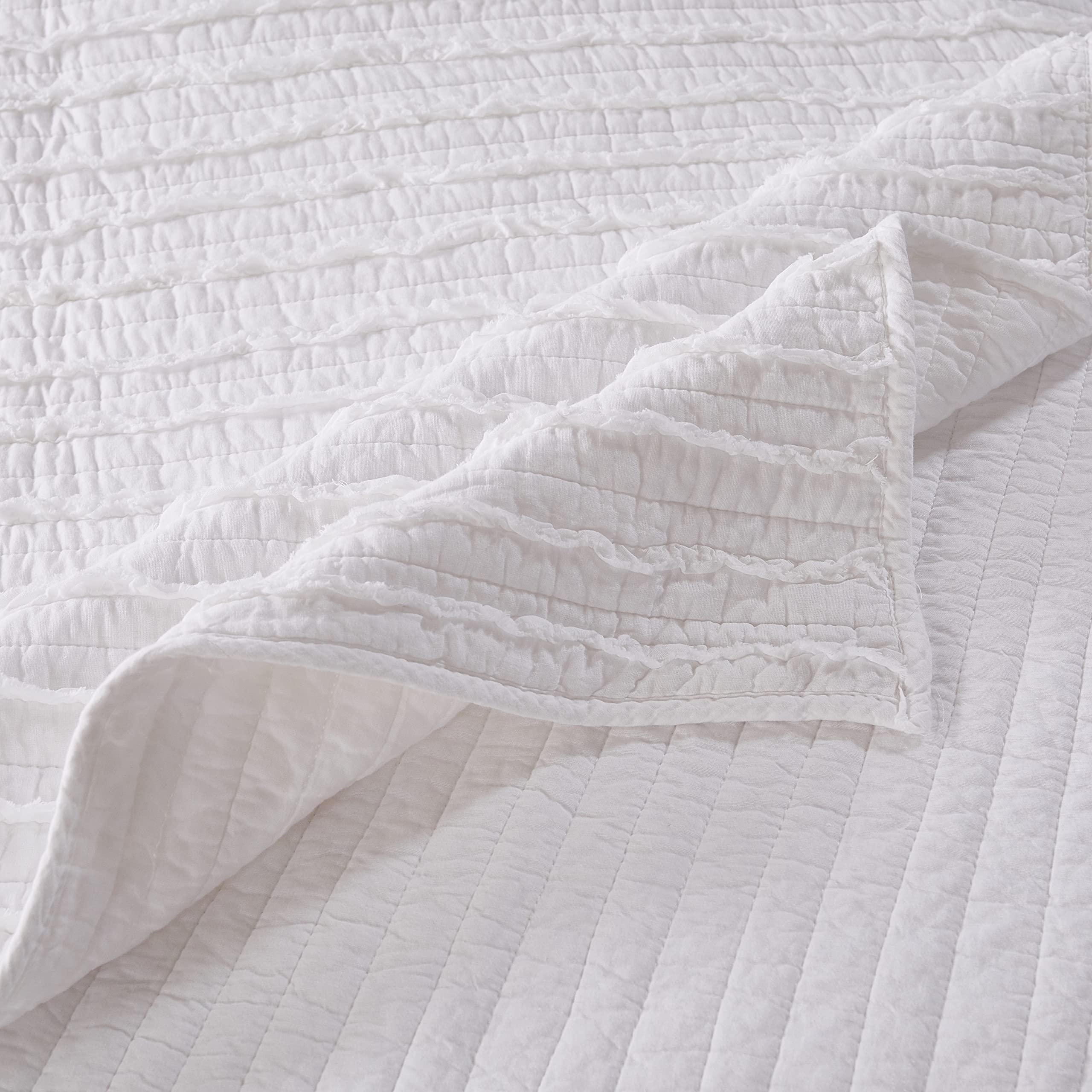 Greenland Home Ruffled White 100% Cotton Quilt Set with Ruffle Embellishments - 2 Piece Twin/XL - White