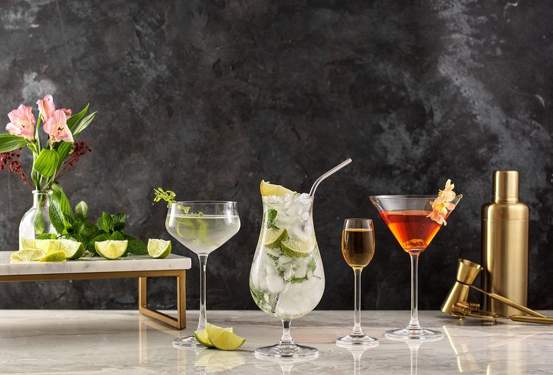 JoyJolt Terran Pina Colada Glasses - Premium Hurricane Cocktail Glasses Made in Europe - 21-Ounce l Crystal Drinking Set - Set of 4 Hurricane Glasses Cocktail Set, ideal for Refreshing Cocktails