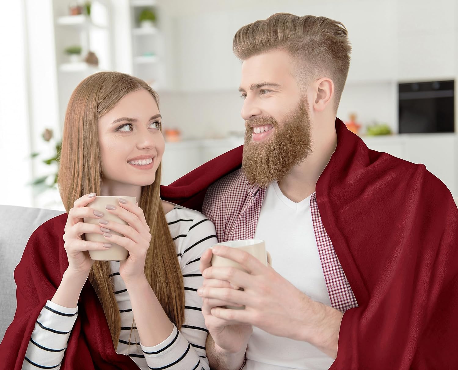 Utopia Bedding Fleece Blanket - Luxury Soft Microfiber Queen Size in Burgundy | 300GSM (90x90 Inch)