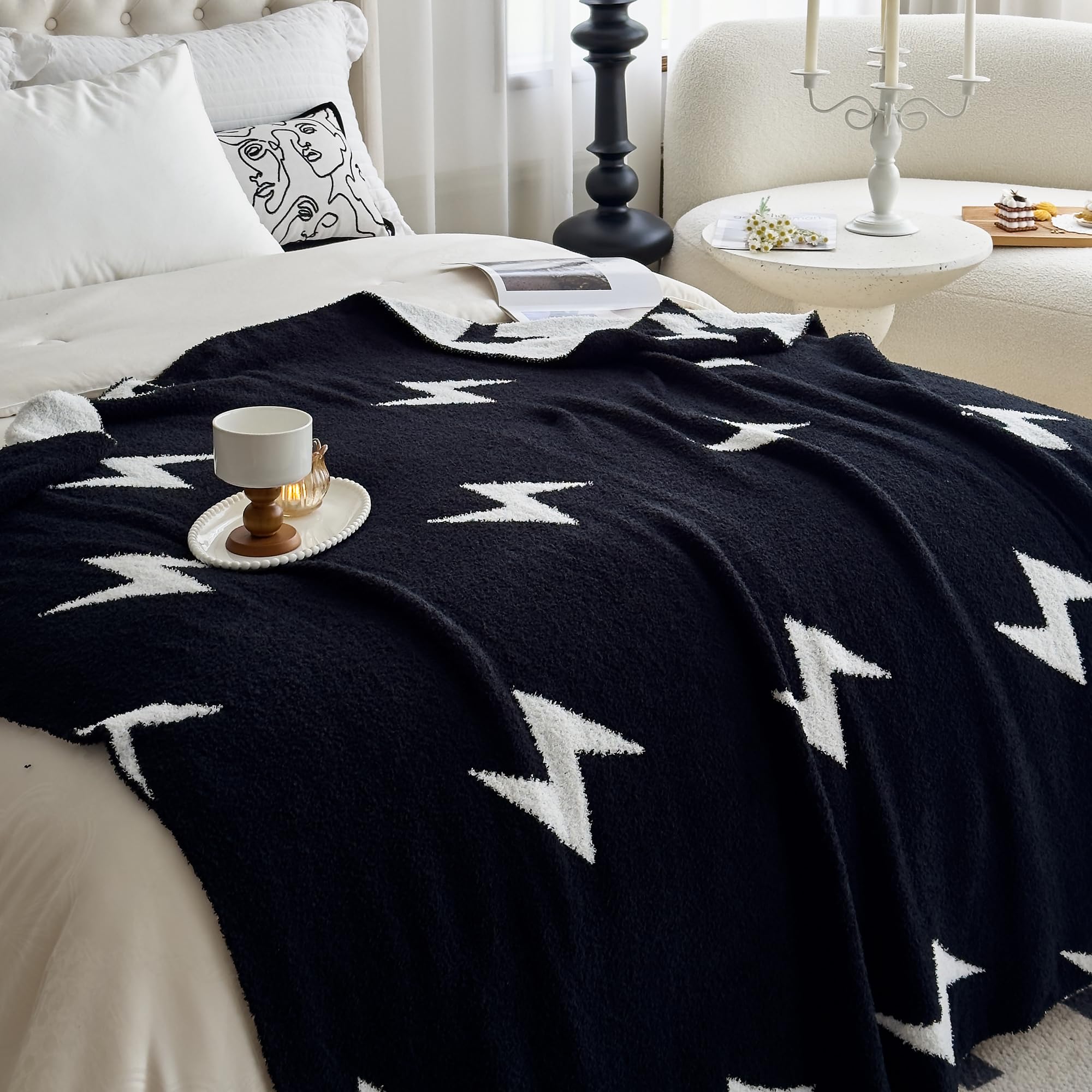 NIDITW Black Lightning Bolt Bed Blanket Twin Size 60x80 Ultra Soft Microfiber Fleece Lightweight Knit All Season Blanket for Couch Sofa (Black, Twin)