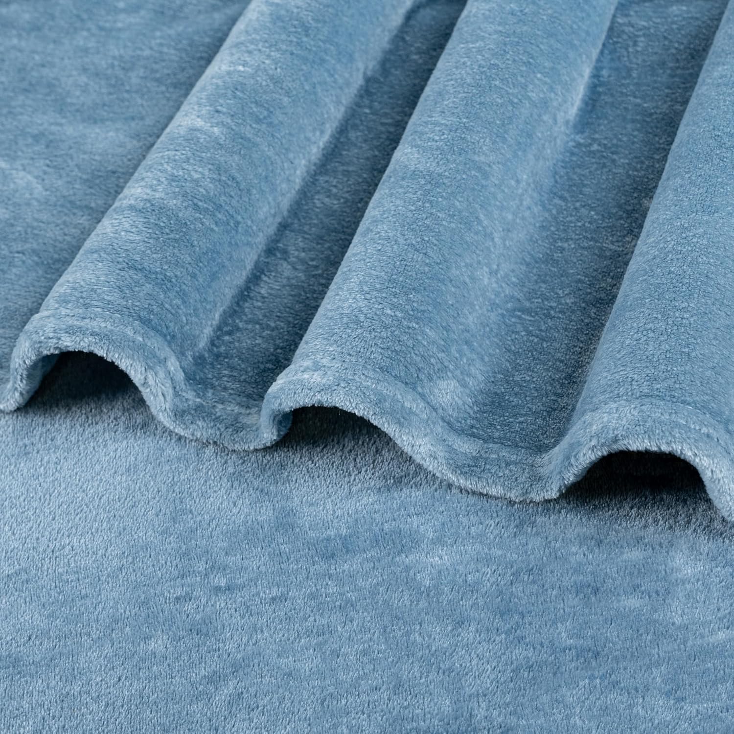 PAVILIA Fleece Throw Blanket - Dusty Blue Super Soft Flannel for Couch | Cozy 50x60 Luxury Plush Blanket
