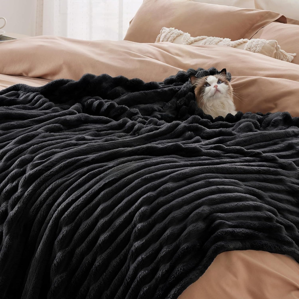 Bedsure GentleSoft Black Blanket - Cozy Full Size Fleece Throw for Women | 84x90 Inches