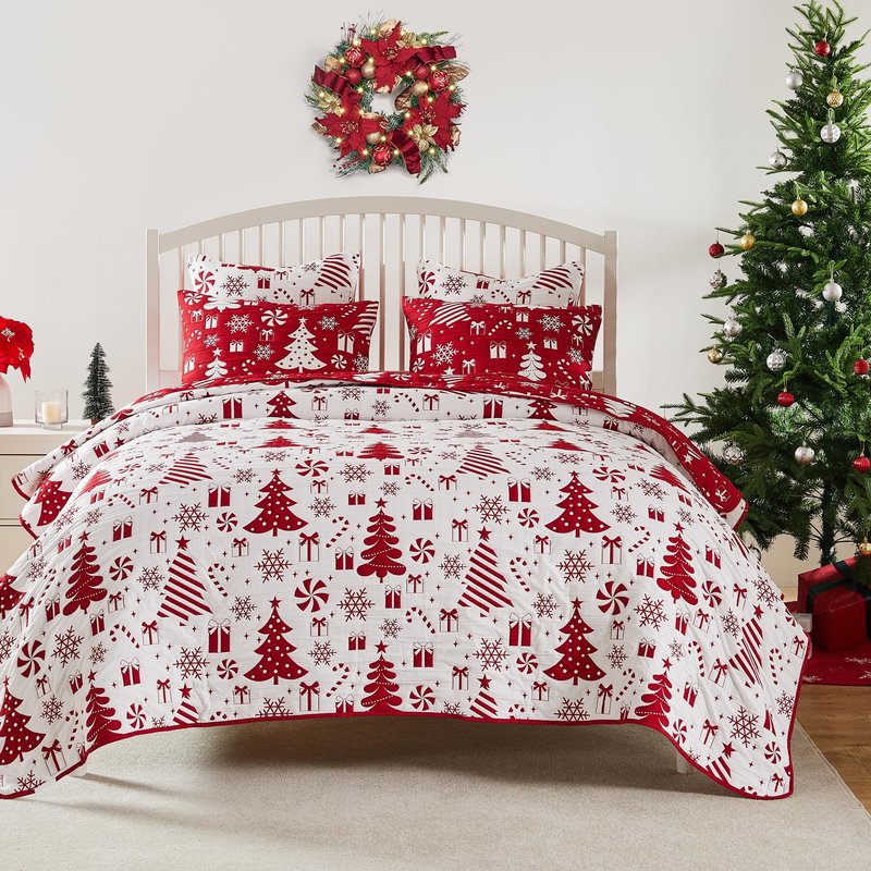 Greenland Home Novelty Holiday Reversible Matelassé Coverlet Set, 3-Piece King/Cal King, Peppermint Party
