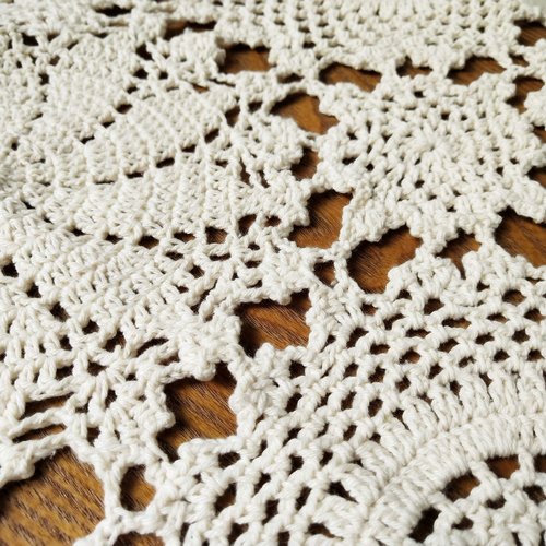 USTIDE Rustic Floral Table Runner Hand Crochet Table Placemats Beige Cotton Table Doilies Runners,1PC
