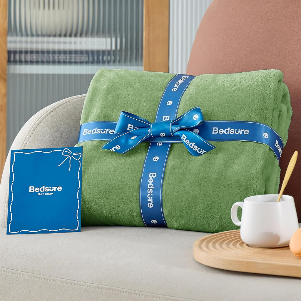 Bedsure GentleSoft Green Throw Blanket - Cozy 300GSM Fleece for Home Decor | Emerald, 50x60 Inches