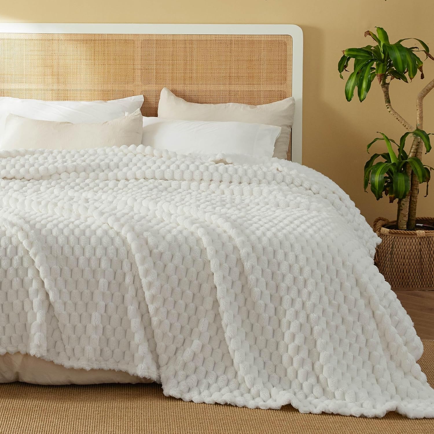 Bedsure King Size Blanket - 350GSM Fluffy Plush Bubble Blanket in Off White | Cozy Gift for Women, 108x90 Inches