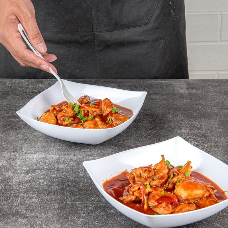 Restaurantware Moderna 32 Ounce Fancy Plastic Bowls 10 Square Disposable Salad Bowls - Durable Heavy-duty White Plastic Bowls For Warm And Cold Foods