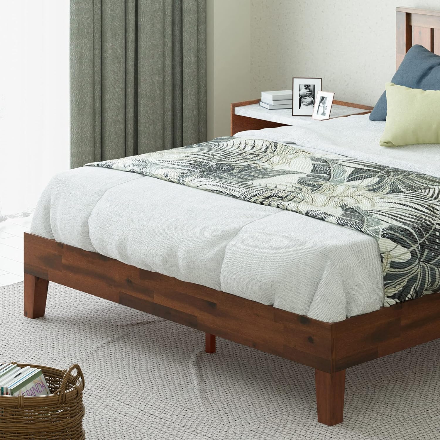 ZINUS Vivek Deluxe Queen Wood Platform Bed Frame - Headboard, Slat Support, Easy Assembly