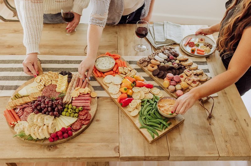 TOSCANA - a Picnic Time brand - Ravi Rectangle Charcuterie Board, Wood Serving Platter, Cheese Board, (Mango Wood)
