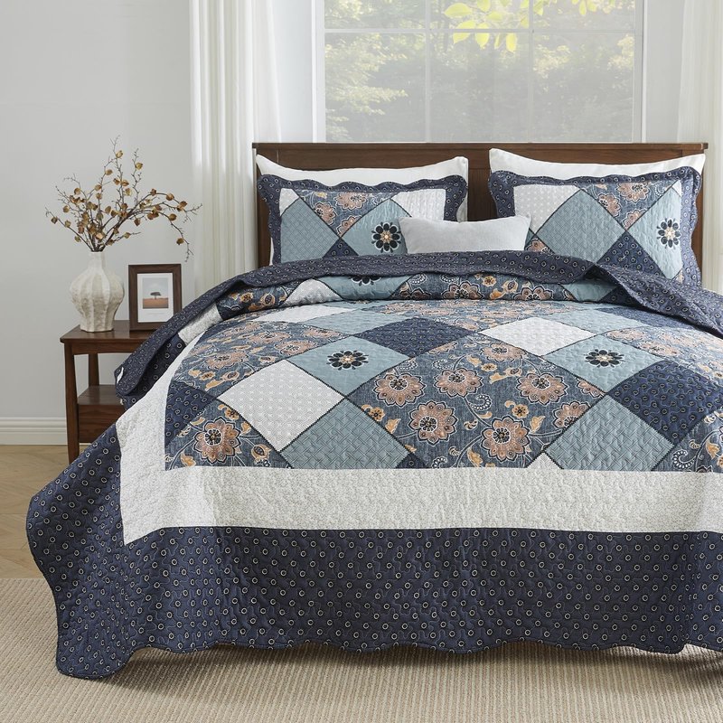 ENJOHOS Alaska King Quilts 132x120, 3 Pcs Blue Plaid Floral Oversized King Quilt, Extra Wide Patchwork Bedspread Coverlet Set for All Seasons, Reversible Bedding Set