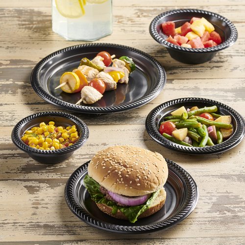 PLASTICPRO 200 PCS Black Plastic Plates Light Weight 9 Inch Plastic Dinner Plates Black Plate Disposable for Party and Wedding