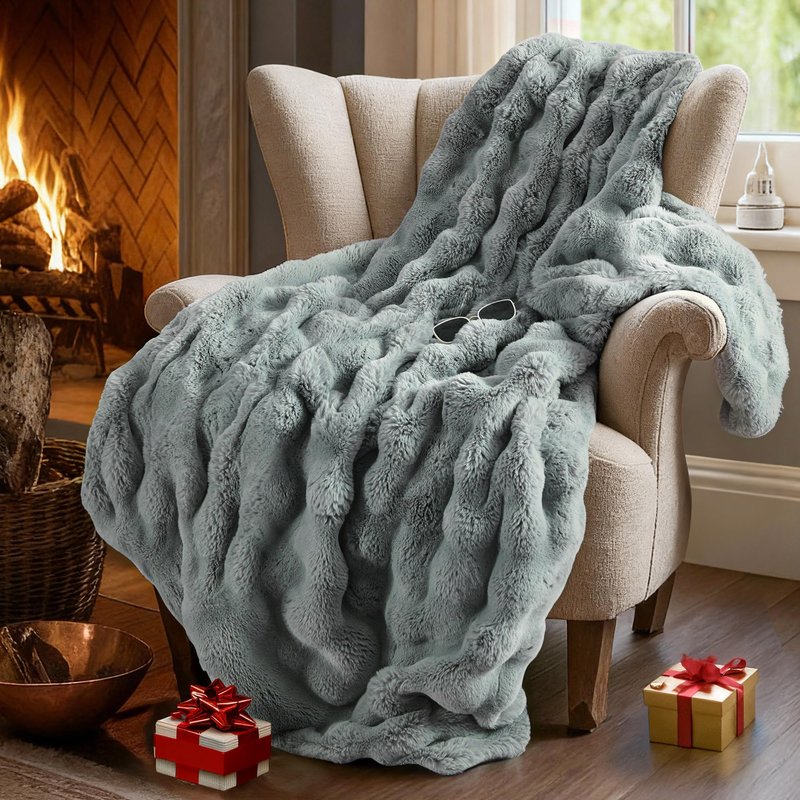 Faux Fur Throw Blanket, Ultra Soft Fuzzy Blanket for Couch or Bed, 50 x 60 Inches Luxury Fluffy Bubble Blanket, Oeko-TEX Certified, Cozy & Machine Washable, Brown