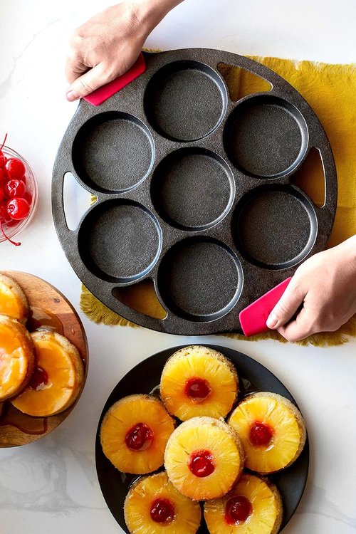 Lodge Cast Iron Mini Cake Pan - Durable Nonstick Design for Perfectly Baked Treats
