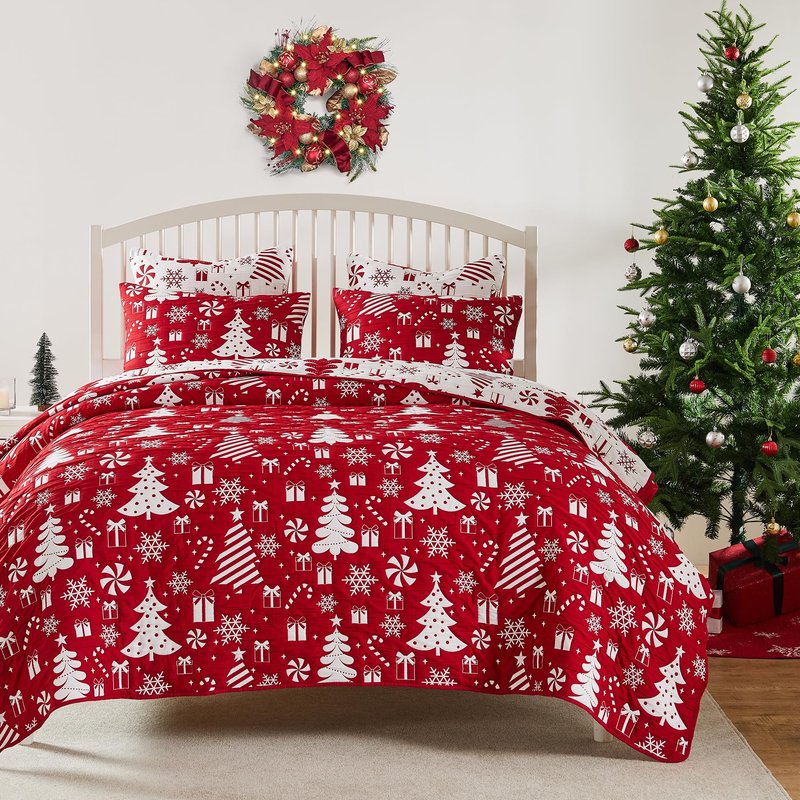 Greenland Home Novelty Holiday Reversible Matelassé Coverlet Set, 3-Piece King/Cal King, Peppermint Party
