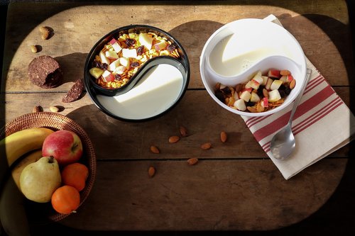 VALLENWOOD Never Soggy Cereal Bowl. Black x2. Divided. Cereal Bowl Separated. Unbreakable Melamine. Two sided bowl. Anti Soggy. Separate. Ideal for Snack And Salsa