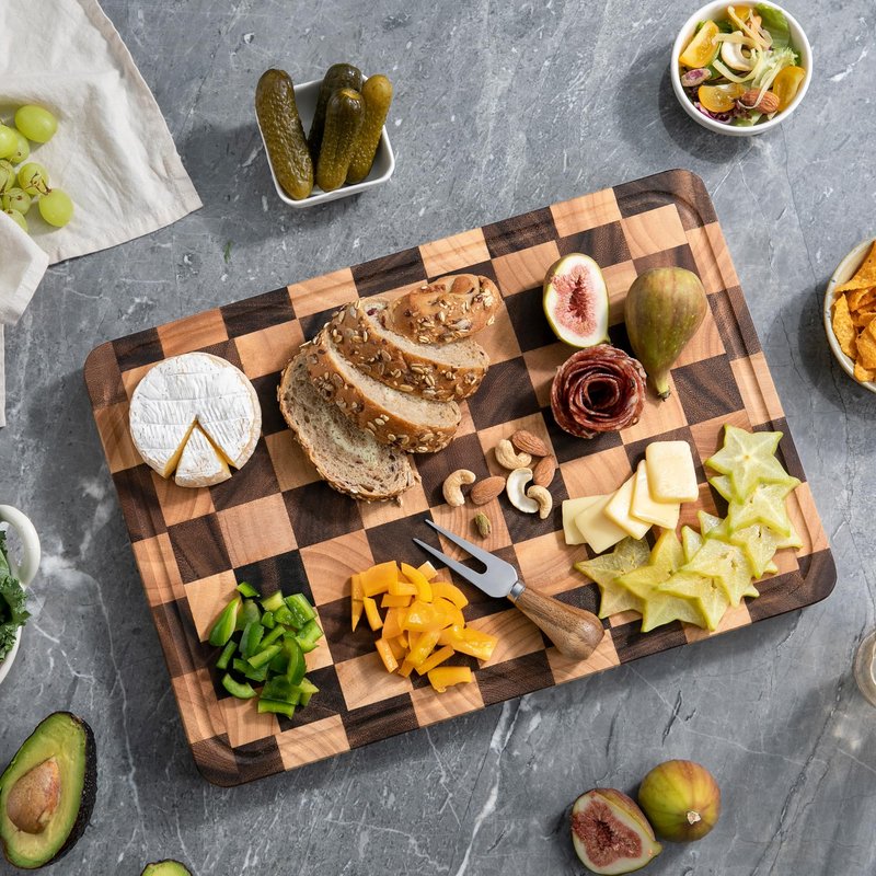 FYCTIO Checkered Cutting Boards for Kitchen, Acacia Wooden Chopping Board with Juice Grooves & Handles, Thickened Butcher Block for Meat, Vegetables and Fruits with Gift Box, 16" x 11" x 1.4"