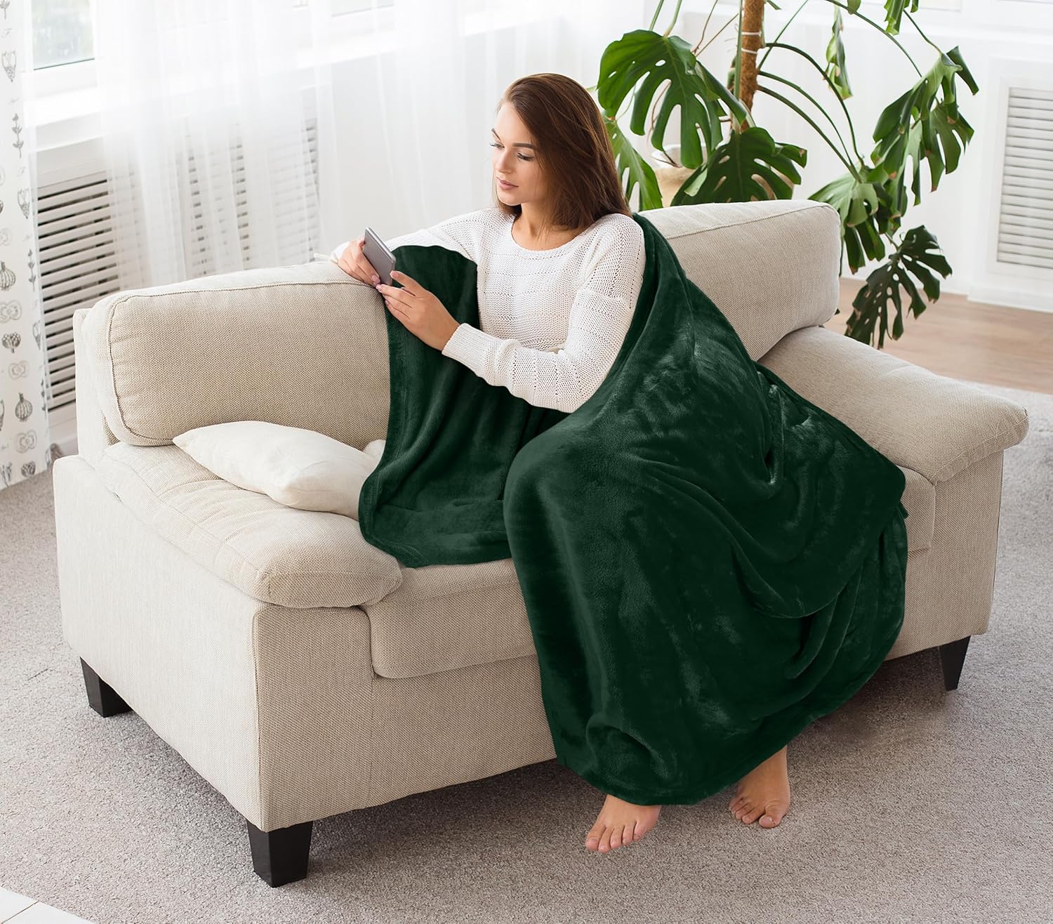 Utopia Bedding Fleece Blanket - Luxury Soft Microfiber Throw in Forest Green | 50x60 Inch, Anti-Static 300GSM
