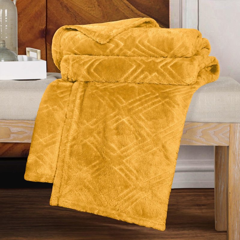 Superior Alaska Collection Quilted Diamond Throw Blanket - Soft Plush Velvety Fleece Blanket for Couch, Bed and Living Room Decor - Cozy, Warm & Lightweight All-Season Cover, Full/Queen Size, Gold