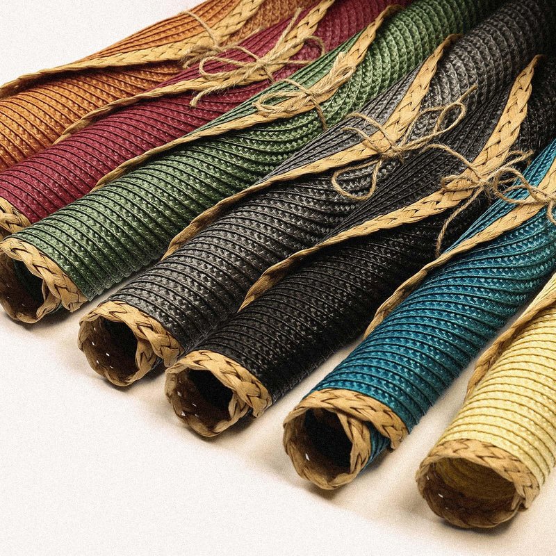 Noctiflorous Braided Round Placemats Set of 8, 15 Inch Woven Table Mats, Non-Slip Washable Thin Edge Place Mats for Kitchen Dining Table Decor (Black, 8)