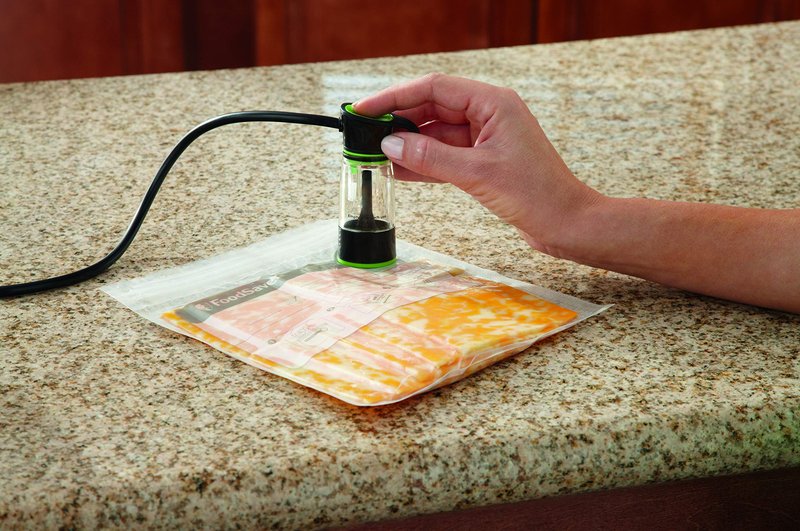 FoodSaver Compact Vacuum Sealer Machine with Sealer Bags and Roll for Airtight Food Storage and Sous Vide, White & 1-Quart BPA-Free Multilayer Construction Vacuum Zipper Bags, 18 Count