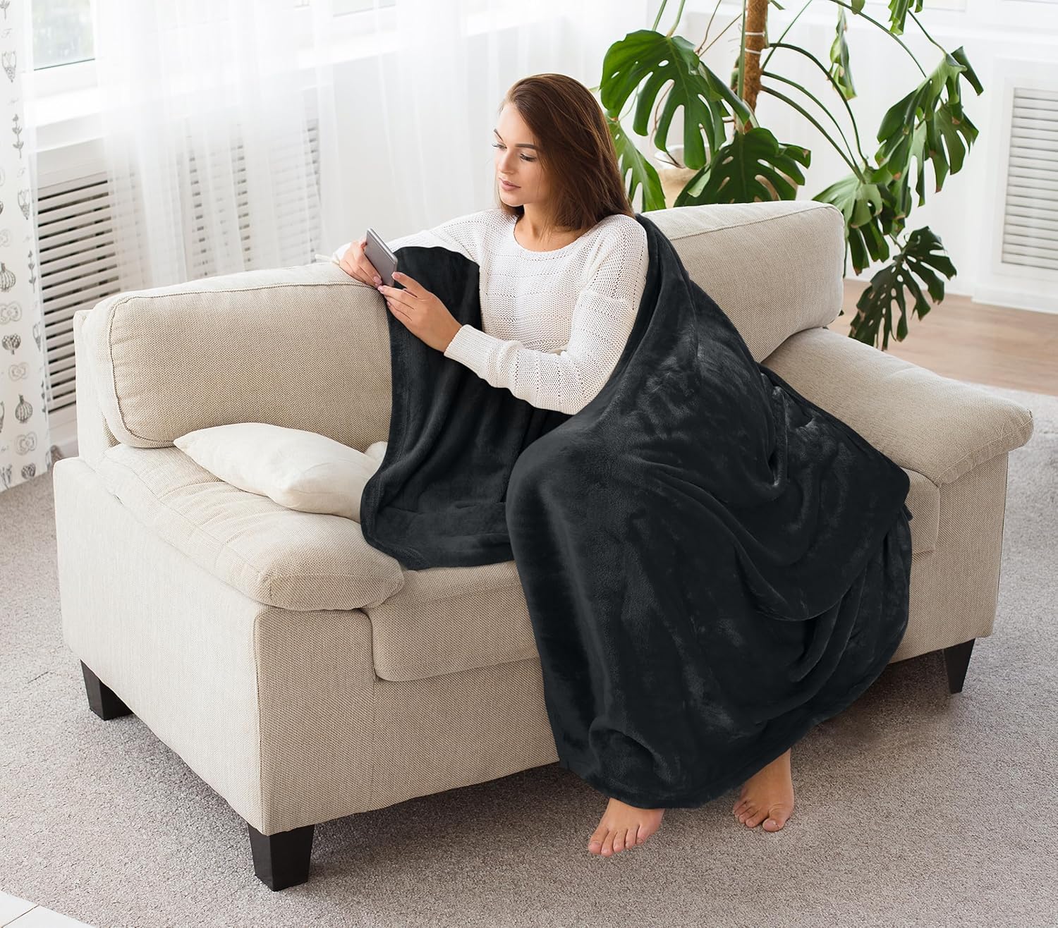 Utopia Bedding Fleece Blanket - Full Size Luxury Soft Black Microfiber | 300GSM Anti-Static (90x84 Inch)