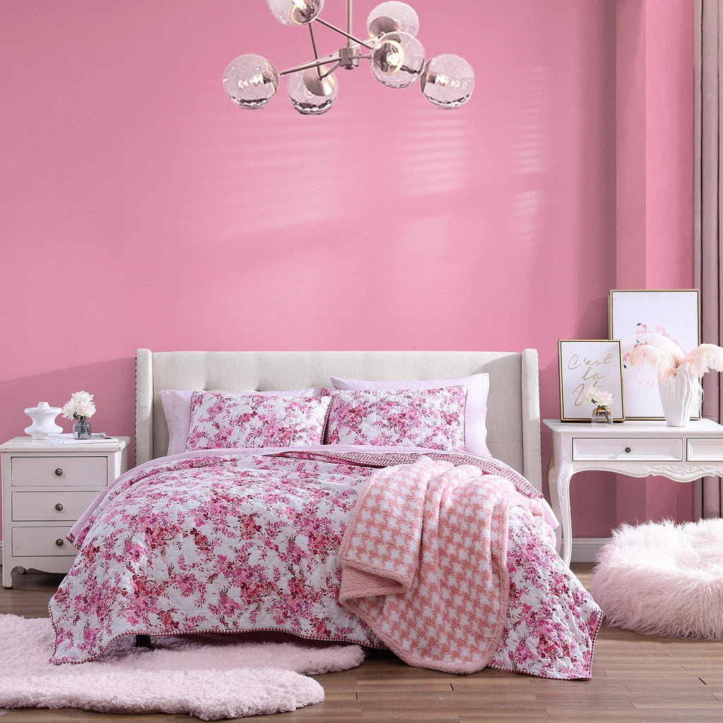 Betsey Johnson - Quilt Set, Reversible Brushed Microfiber Bedding with Matching Shams, Diamond Stitched Bedroom Decor (Floral Vineyard Pink, King)