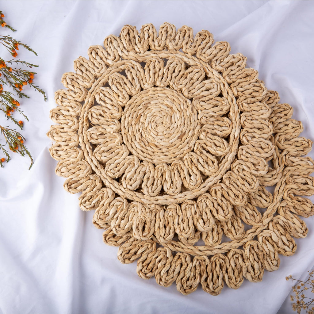 13.8" Corn Husk Woven Round Placemats Set of 8 - Wicker Boho Farmhouse Placemats - Rattan Table Mats Like Water Hyacinth for Dining Table, Wedding, Home