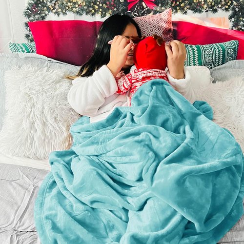 Bedsure GentleSoft Fleece Throw Blanket - Lightweight Plush Cozy River Blue Blanket, 50x60 Inches