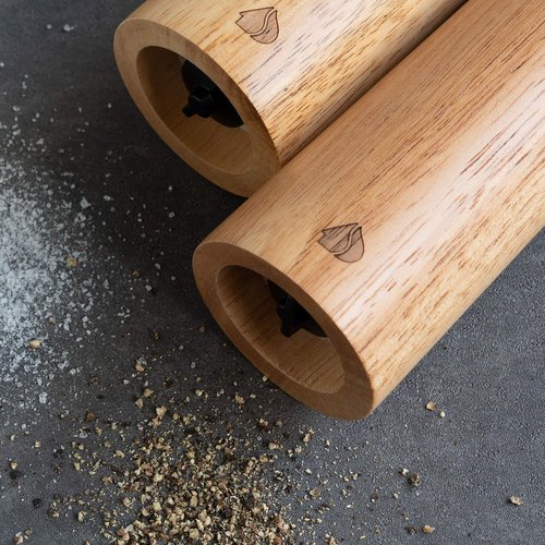Navaris Salt and Pepper Mill Set - Adjustable Rubber Wood Salt and Pepper Grinders Shakers with Ceramic Grinding Core for Home, Restaurants - Design 1