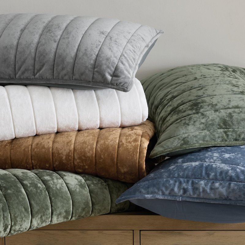 Bedsure Velvet Quilt Queen Size Set - Lightweight Velvet Comforter Queen, Luxury Bedspread Coverlet, Ultra-Soft Bedding Set with 2 Pillow Shams for All Season, 90"x96", Olive Green
