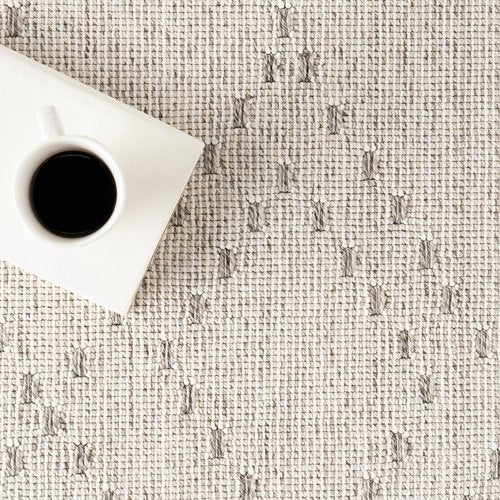 nuLOOM 4' x 6' Plush Indoor/Outdoor Area Rug, UV-Resistant, Long Loop Construction, Oeko-TEX Certified, Paito, Balcony, Jacinda Light Grey