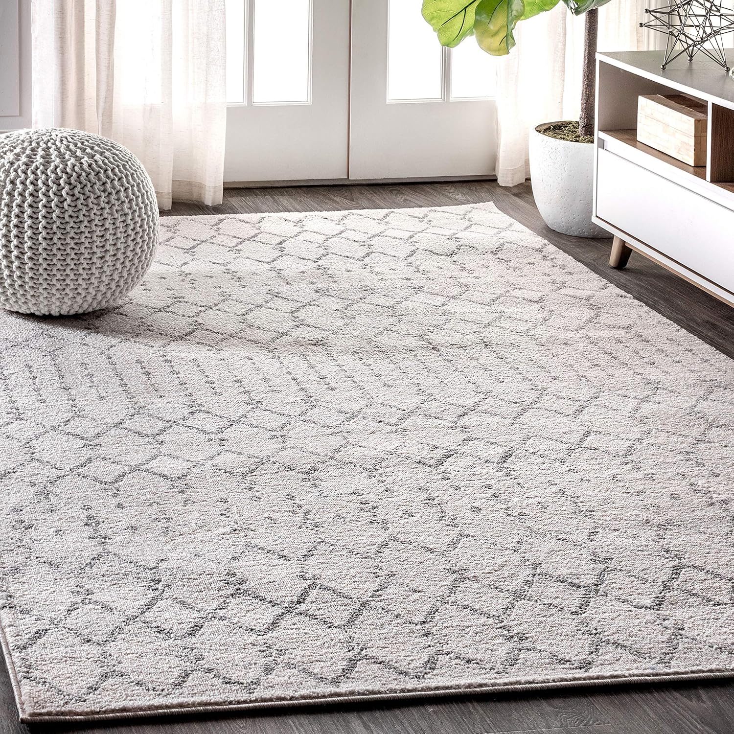 **JONATHAN Y Boho Vintage Diamond Area Rug - Cream/Gray 8x10 ft | Easy-Clean, Pet-Friendly Design for Any Room**