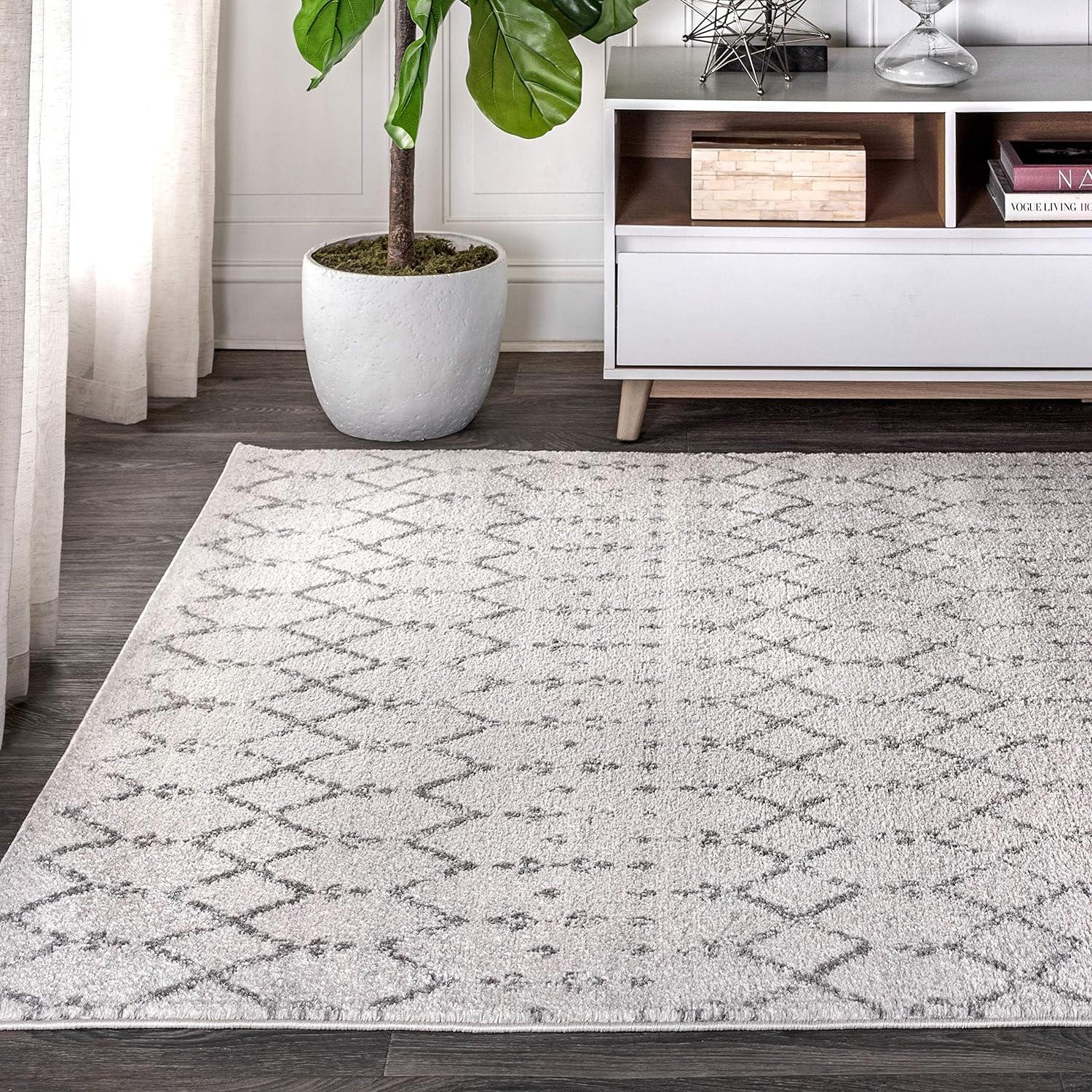 **JONATHAN Y Boho Vintage Diamond Area Rug - Cream/Gray 8x10 ft | Easy-Clean, Pet-Friendly Design for Any Room**