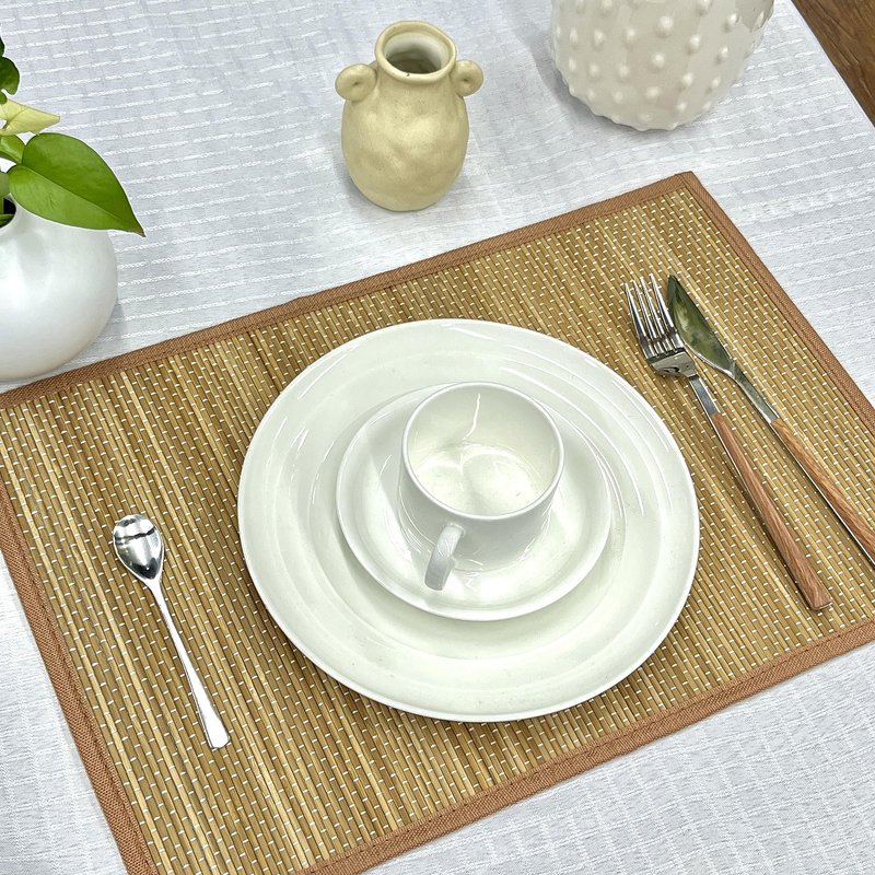 ANDSTAR Set of 8 Pcs Bamboo Placemats with Fabric Border Japanese Style Natural Anti-Slip Bamboo Placemats Washable Heat-Resistant Table Mats for Dining Room and Kitchen (Brown)
